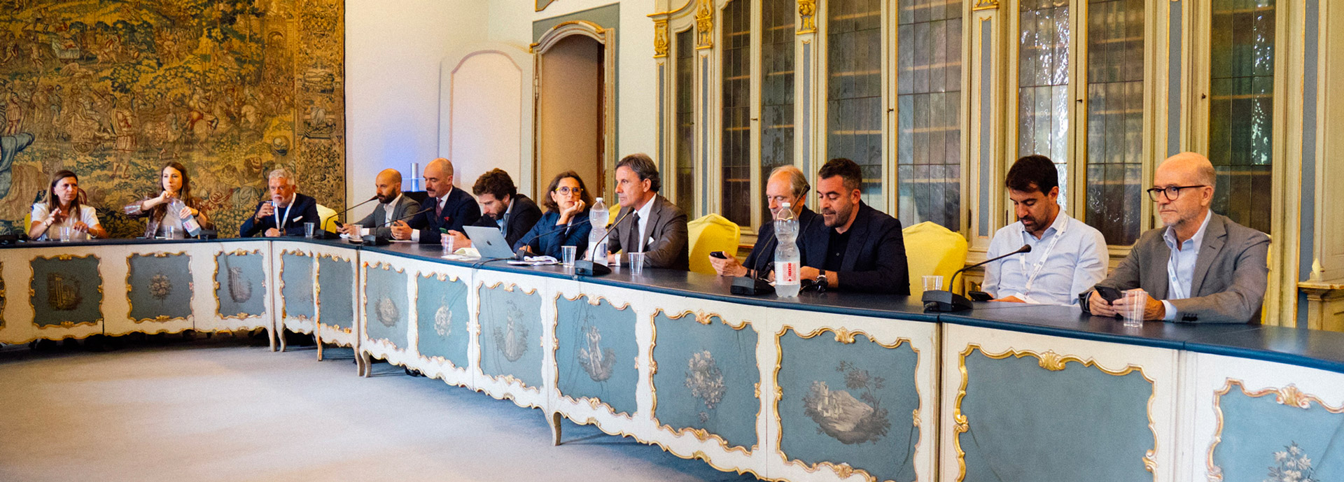 Sartoria: dettaglio di lavorazione artigianale